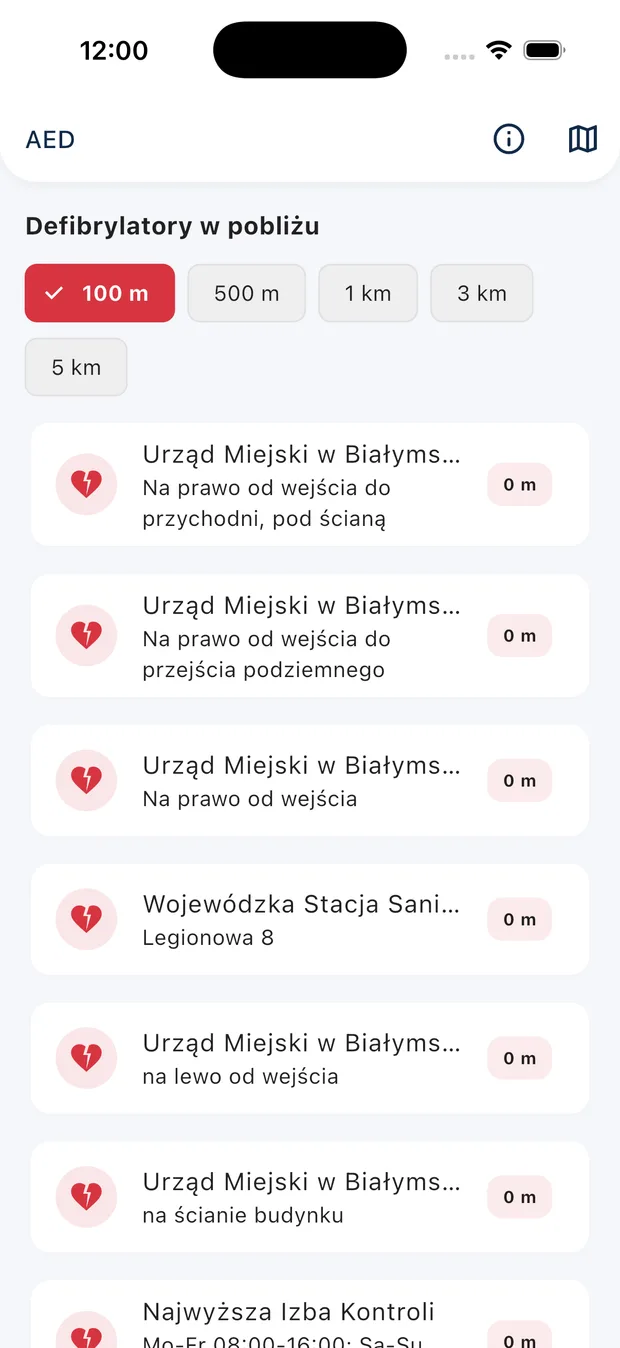 Mapa i lista najbliższych defibrylatorów AED z filtrami odległości.